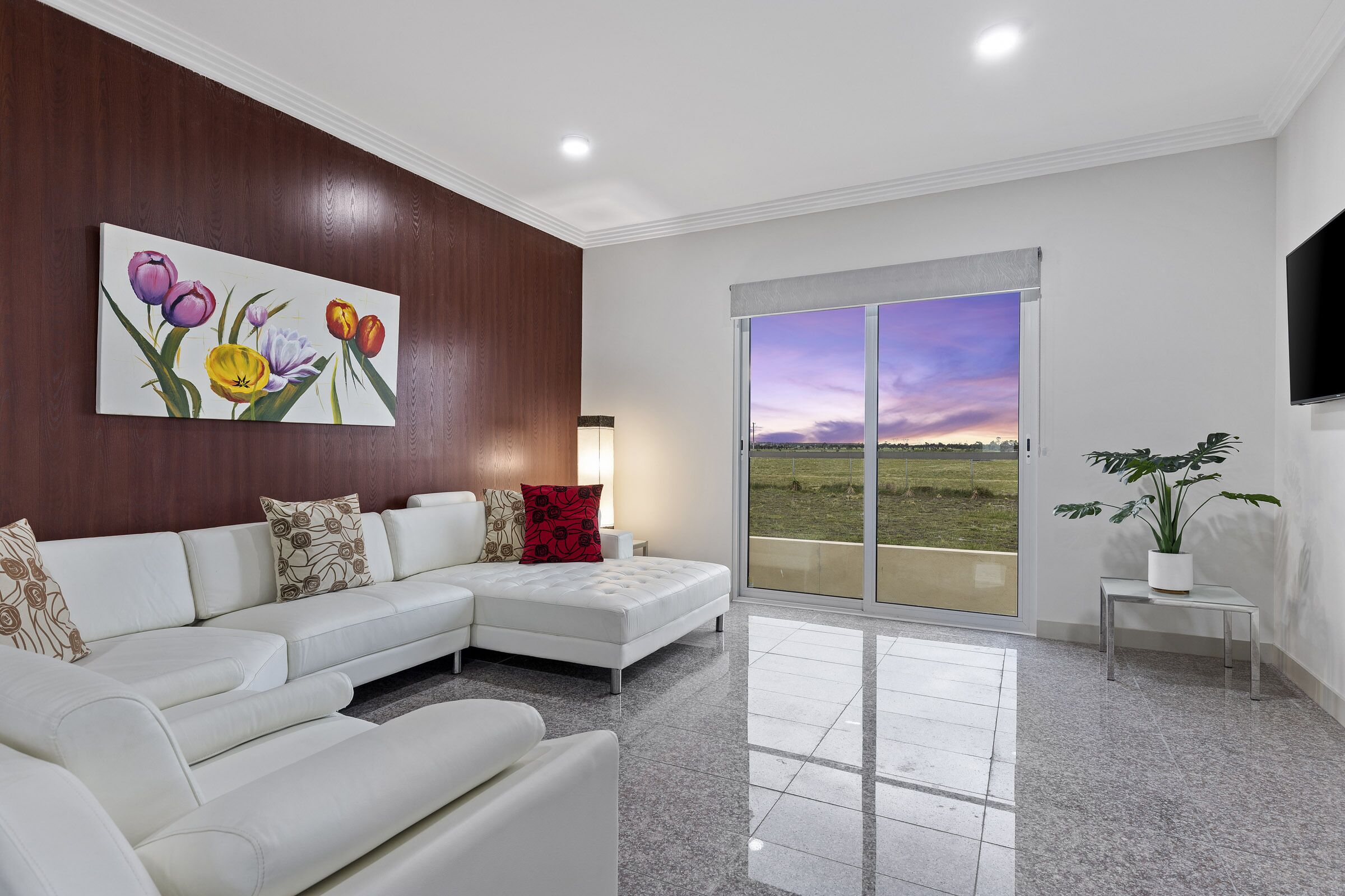 Ultra Modern and Private 5 Bedroom Home near Melb Airport - Sleeps 10