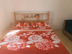 1 chambre, fer et planche à repasser, Wi-Fi gratuit, draps fournis