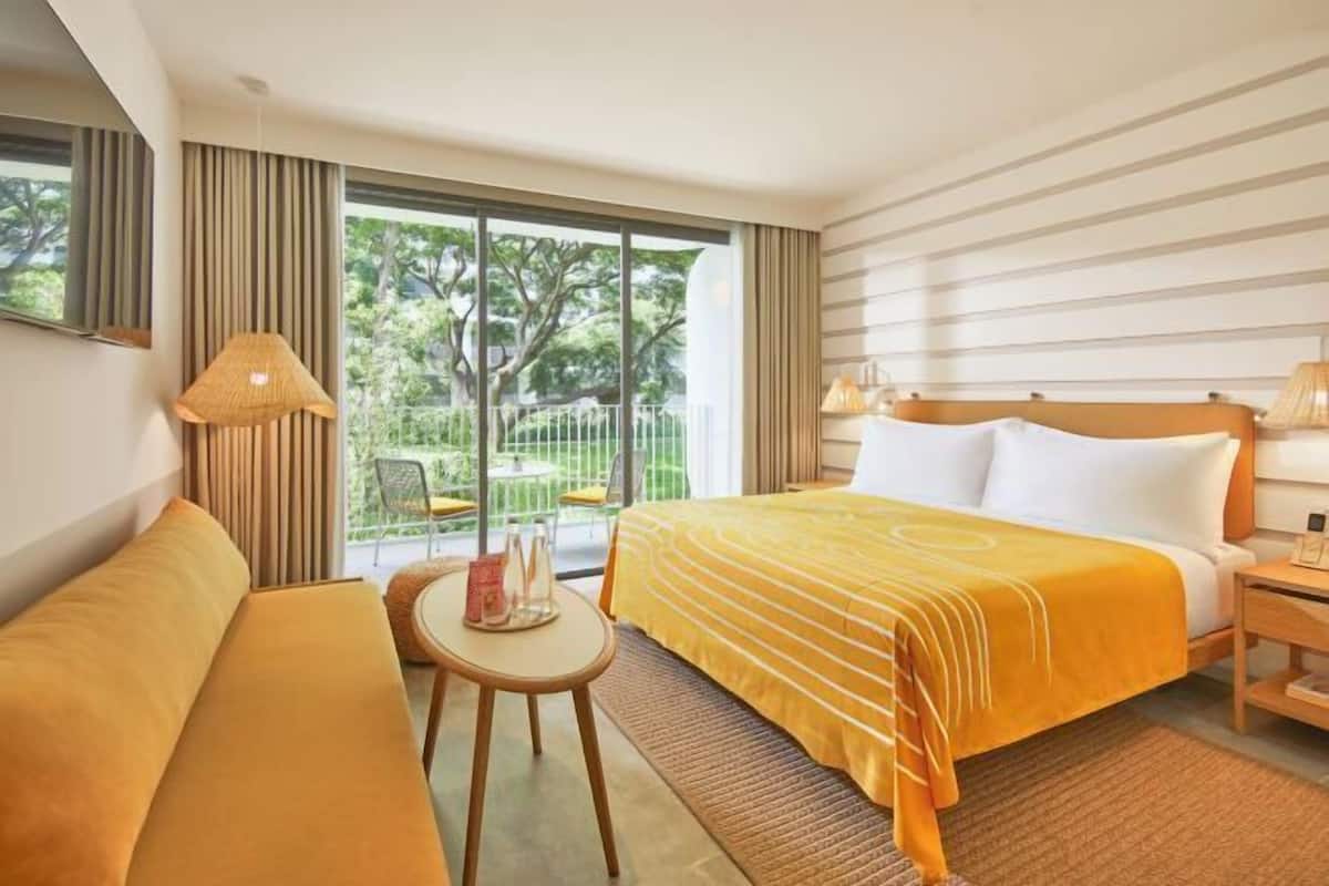 Hypo-allergenic bedding, down comforters, pillowtop beds, minibar