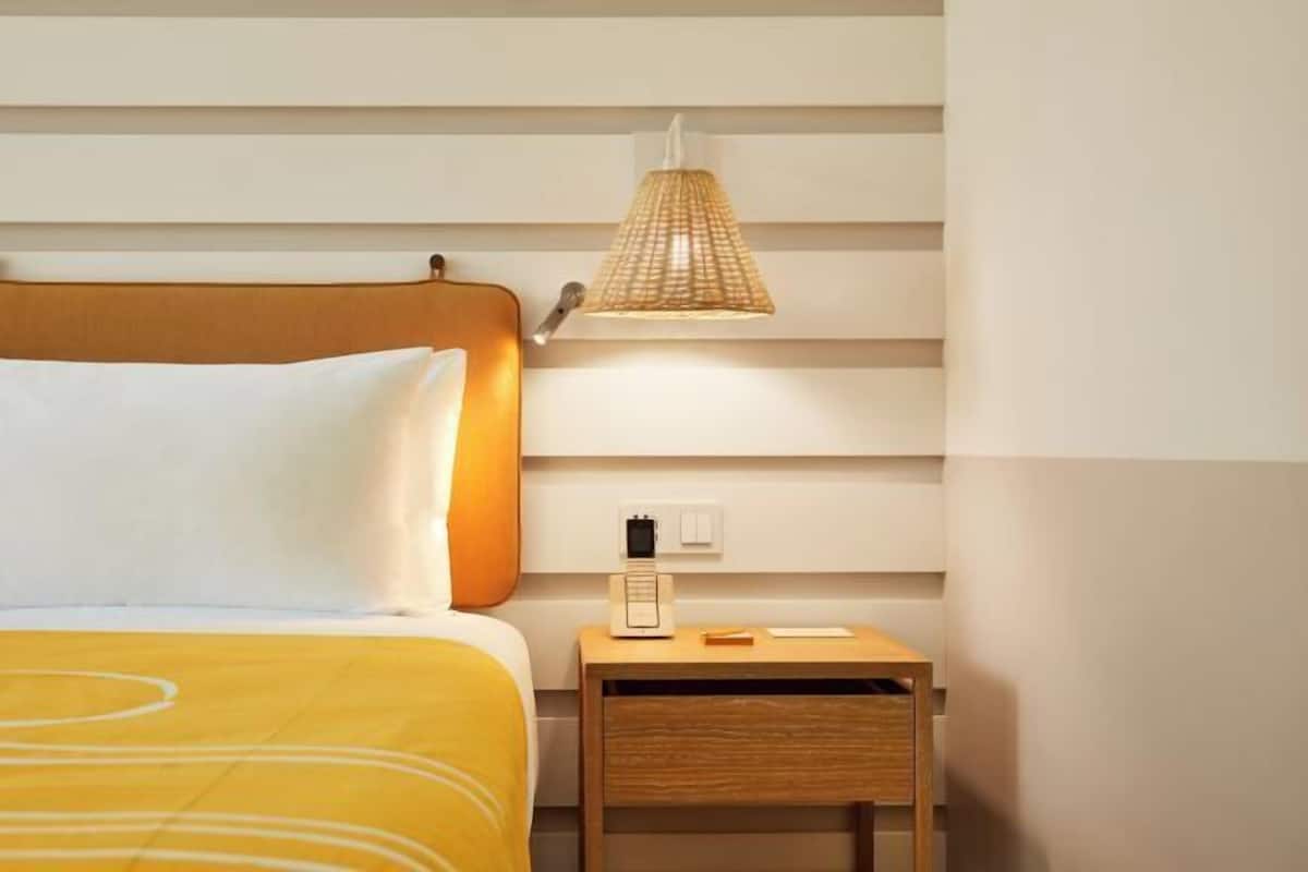 Hypo-allergenic bedding, down comforters, pillowtop beds, minibar