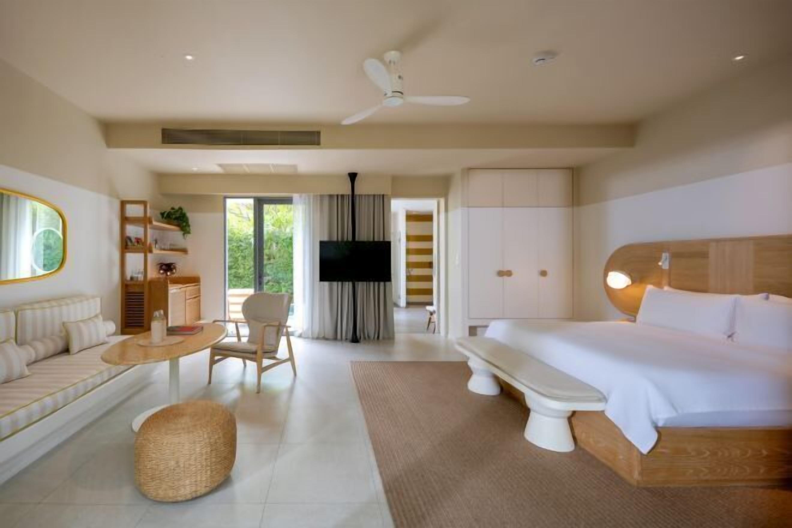 低刺激性寝具  、羽毛の掛け布団、ピロートップベッド、ミニバー