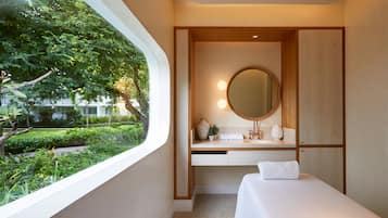 Couples treatment rooms, body treatments, mud baths