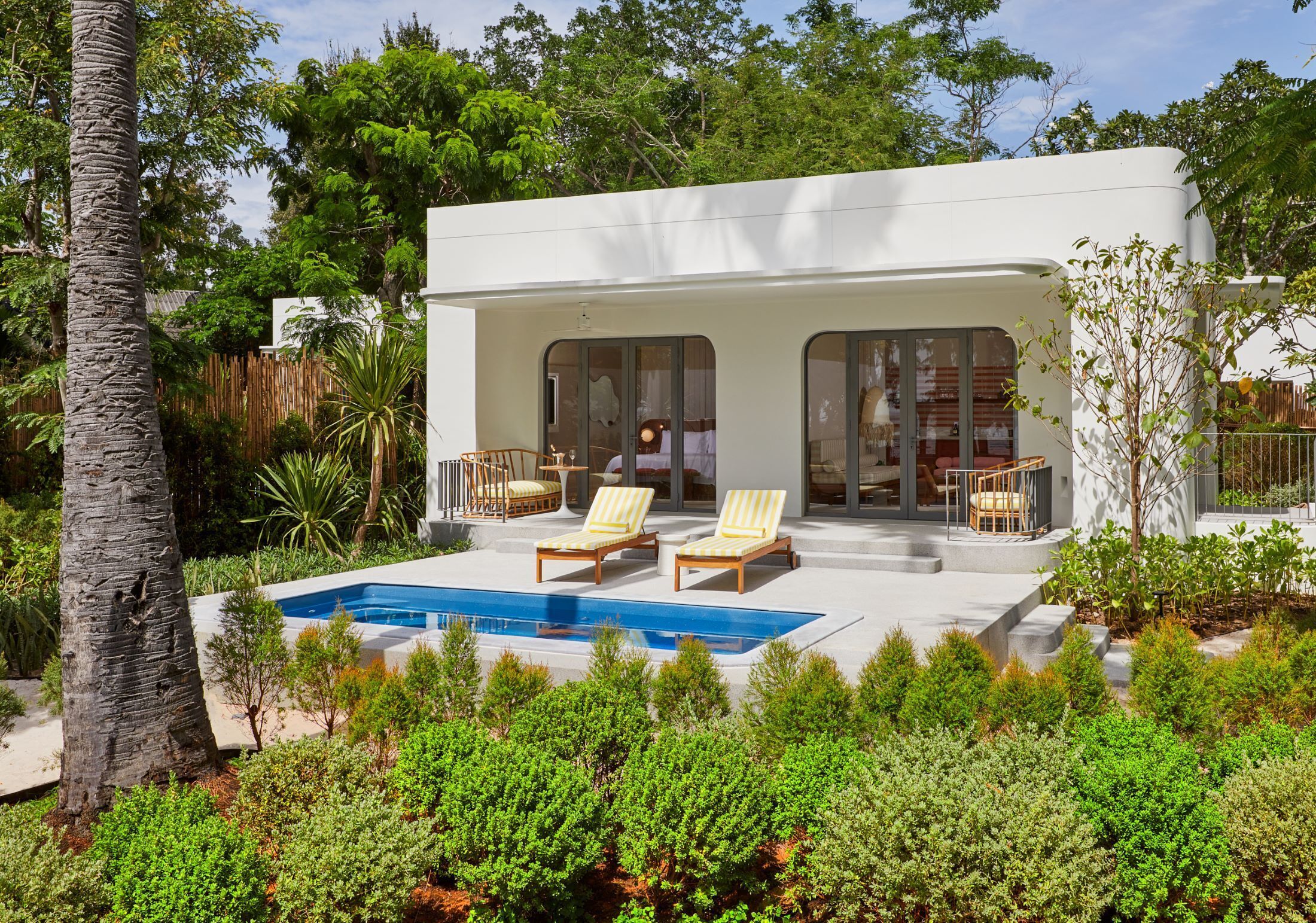 Villa (Bayside) | Hypo-allergenic bedding, down comforters, pillowtop beds, minibar