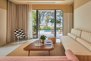 Villa (Bayside) | Hypo-allergenic bedding, down comforters, pillowtop beds, minibar