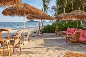 3 restaurantes, se sirve desayuno 