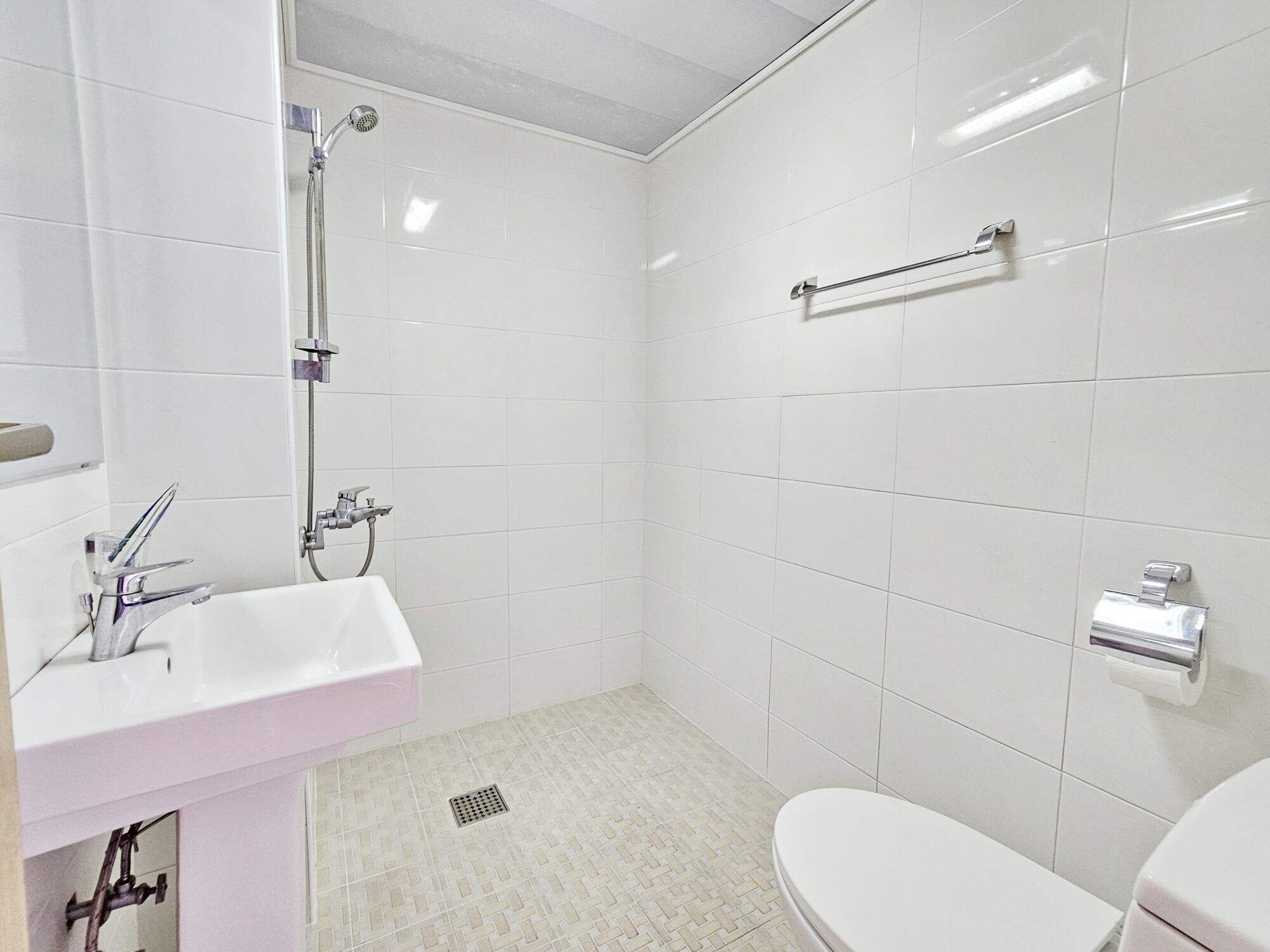 shower, free toiletries, hair dryer, soap