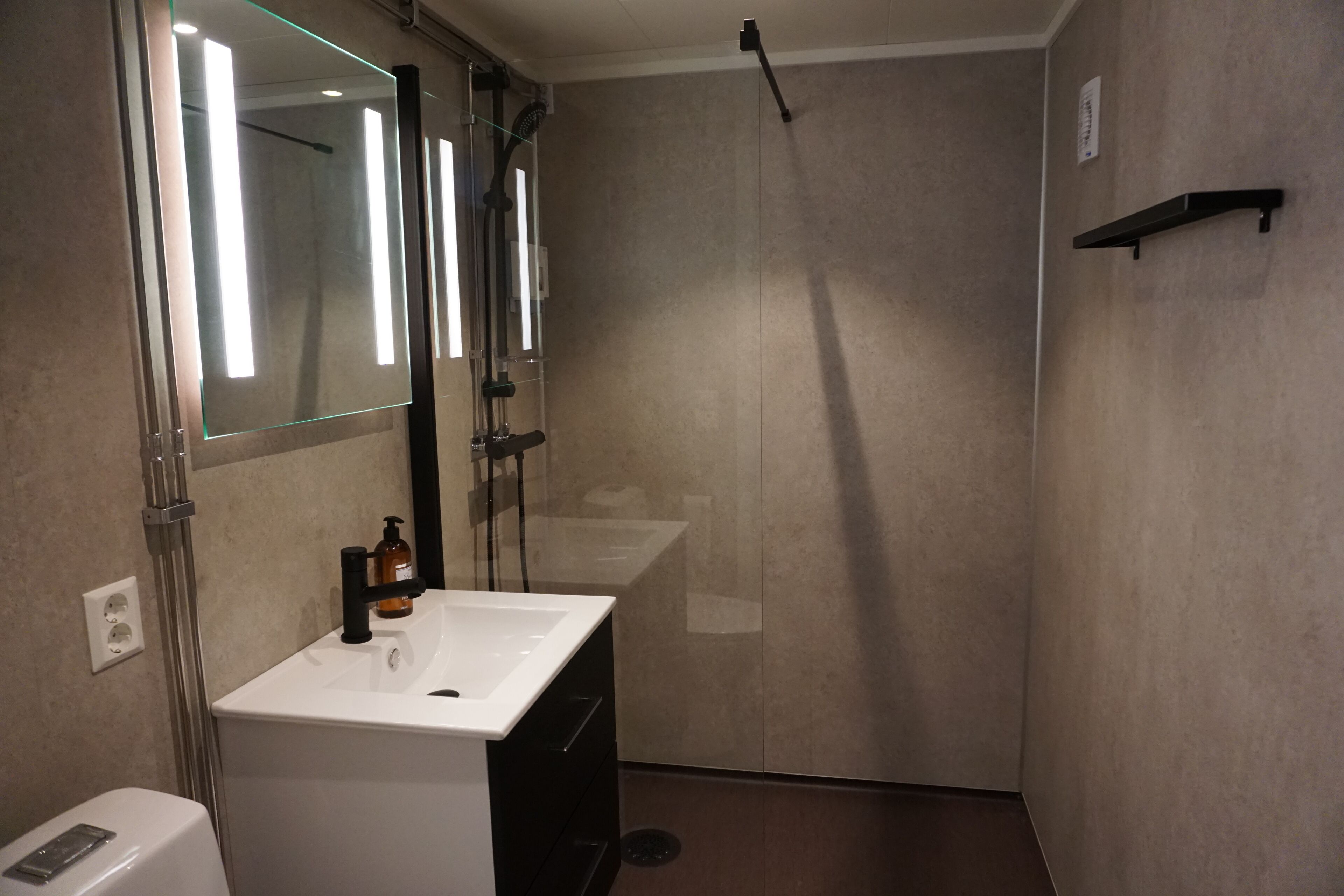 Superior Double Room | Bathroom