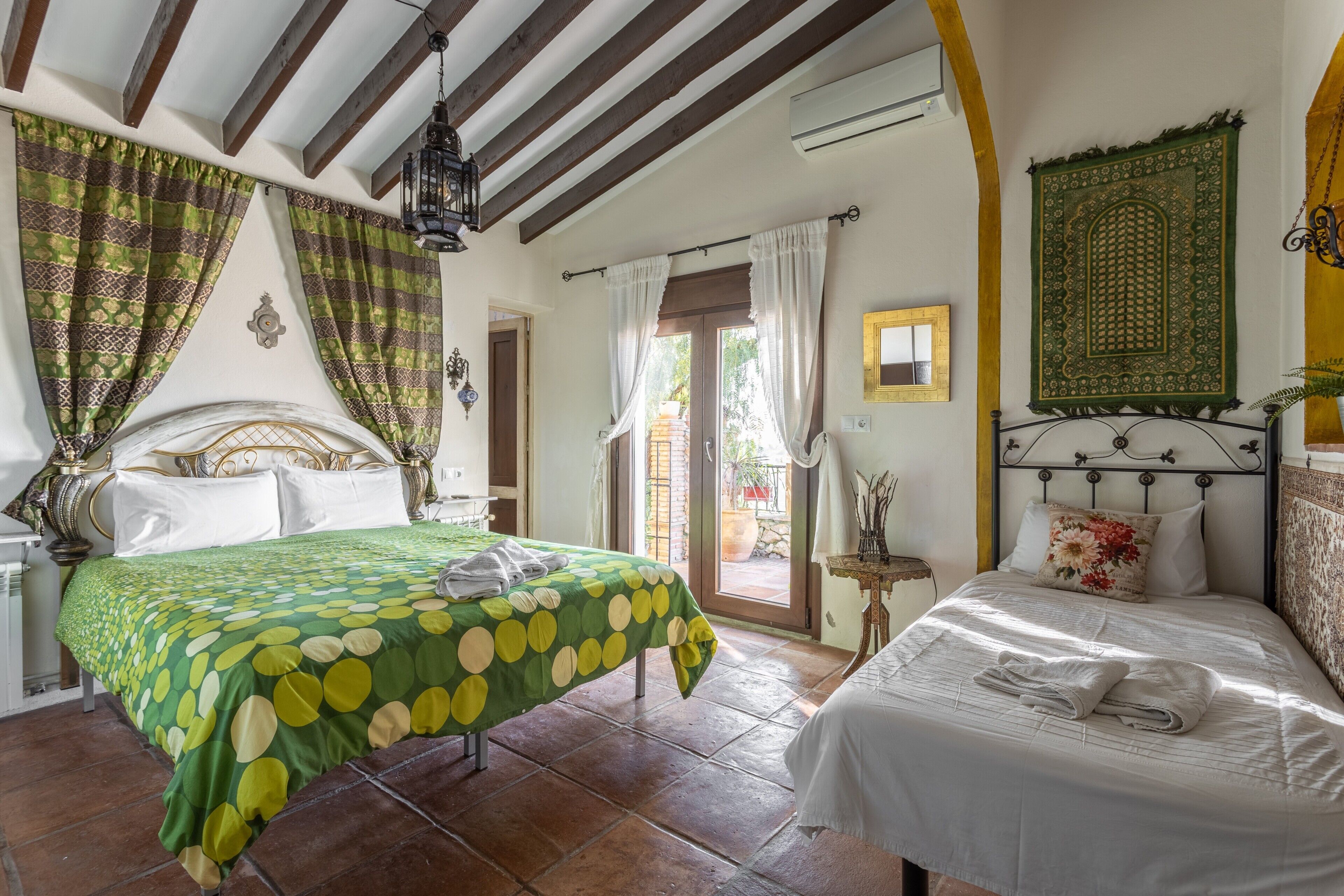 4 habitaciones, tabla de planchar con plancha y wifi gratis 