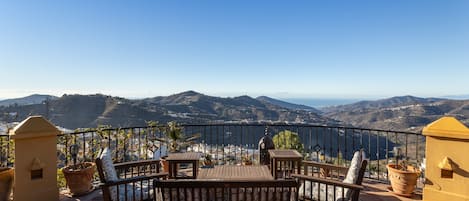 تناول الطعام بالخارج