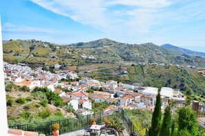 Outdoor dining - Apartment "Reina" with Pool, Hot Tub, and Terrace (Cómpeta)