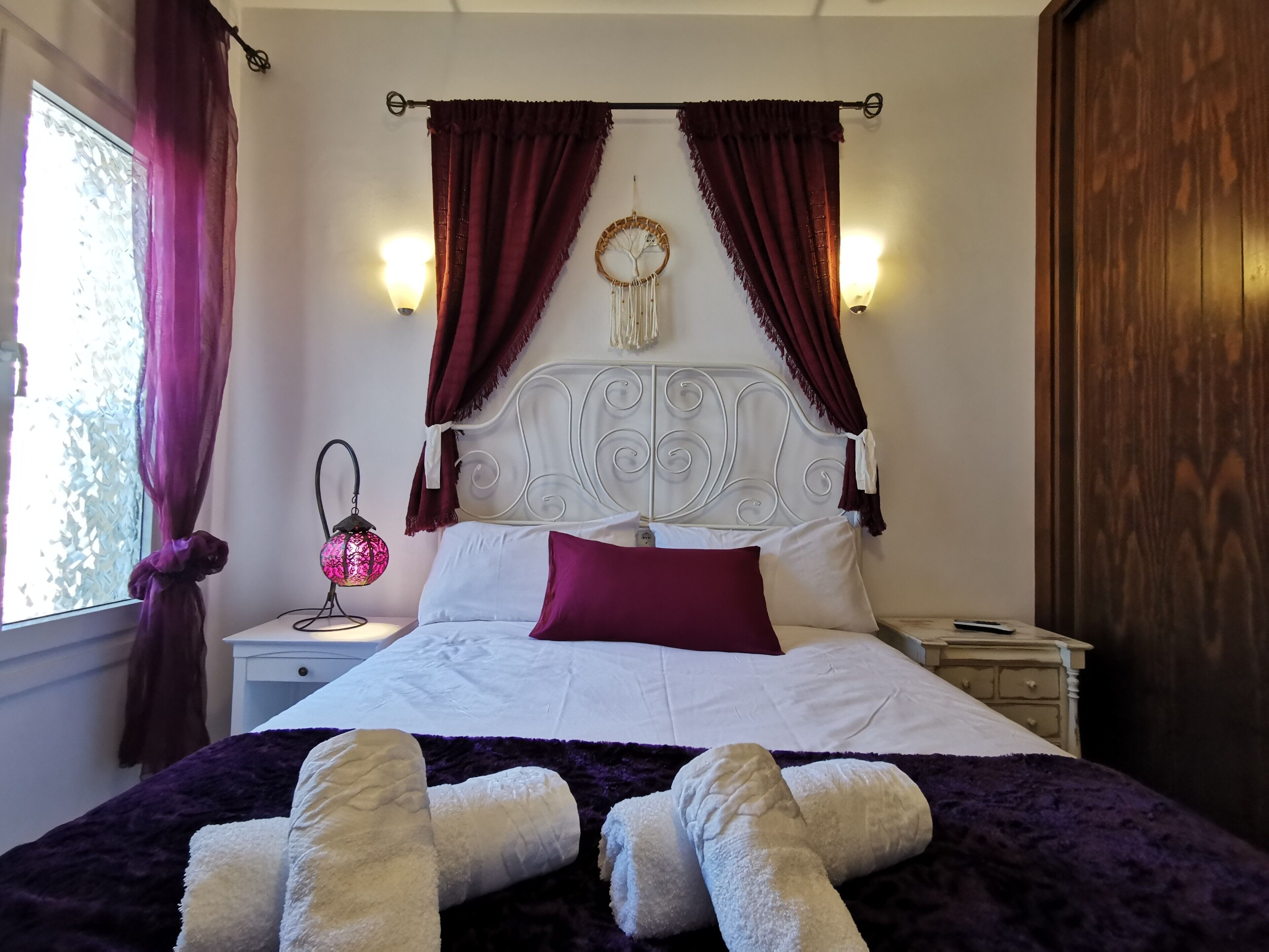 1 habitación, tabla de planchar con plancha, wifi gratis y ropa de cama 