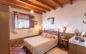 2 bedrooms, iron/ironing board, free WiFi, bed sheets - Vacation Home Encantadora Casa Rural piscina with Mountain & Sea View, Pool & Wi-Fi (Sayalonga)