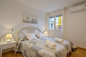 6 slaapkamers, een strijkplank/strijkijzer, gratis wifi, beddengoed