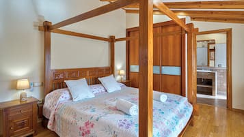 6 bedrooms, iron/ironing board, free WiFi, bed sheets