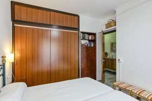 1 bedroom, iron/ironing board, free WiFi