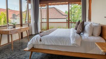 3 bedrooms, in-room safe, desk, laptop workspace