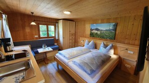 1 bedroom, in-room safe, WiFi, bed sheets