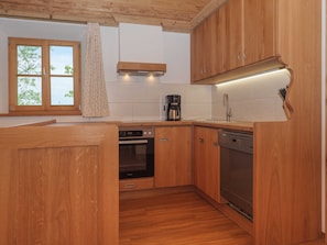 Kühlschrank, Ofen, Geschirrspüler, Wasserkocher