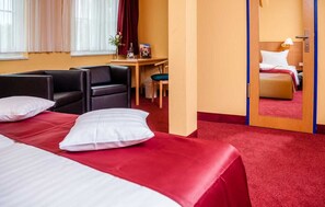 1 bedroom, desk, WiFi, bed sheets - Single room Standard - Hotel Amsee Object ID 132682 (Waren (Müritz))