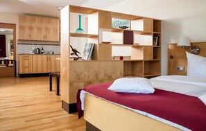 1 Schlafzimmer, Schreibtisch, WLAN, Bettwäsche