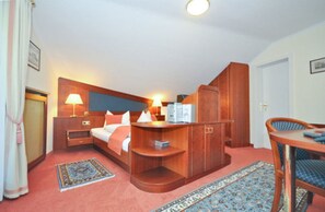 1 Schlafzimmer, Zimmersafe, Schreibtisch, Reisekinderbett