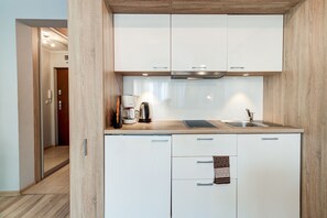 Standard-Studio | Eigene Küche | Kühlschrank, Wasserkocher mit Kaffee-/Teezubehör, Toaster