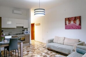 Smart TV - Lovely Santa Maria Square Apartament (Sassari)