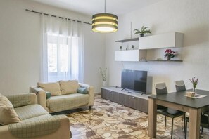 Smart TV - Lovely Santa Maria Square Apartament (Sassari)