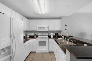 Studio (1 Bedroom) | Interior - Calypso Resort by BBG (Panama City Beach)