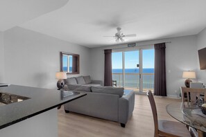 Studio (1 Bedroom) | Interior - Calypso Resort by BBG (Panama City Beach)
