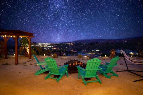 4BR Hilltop House - Hot Tub, Amazing View & Bocce