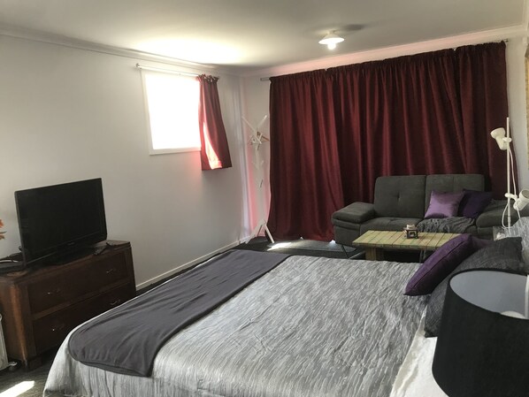 1 bedroom, travel cot, WiFi, bed sheets