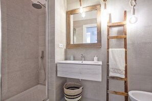 Shower, hair dryer, bidet, shampoo