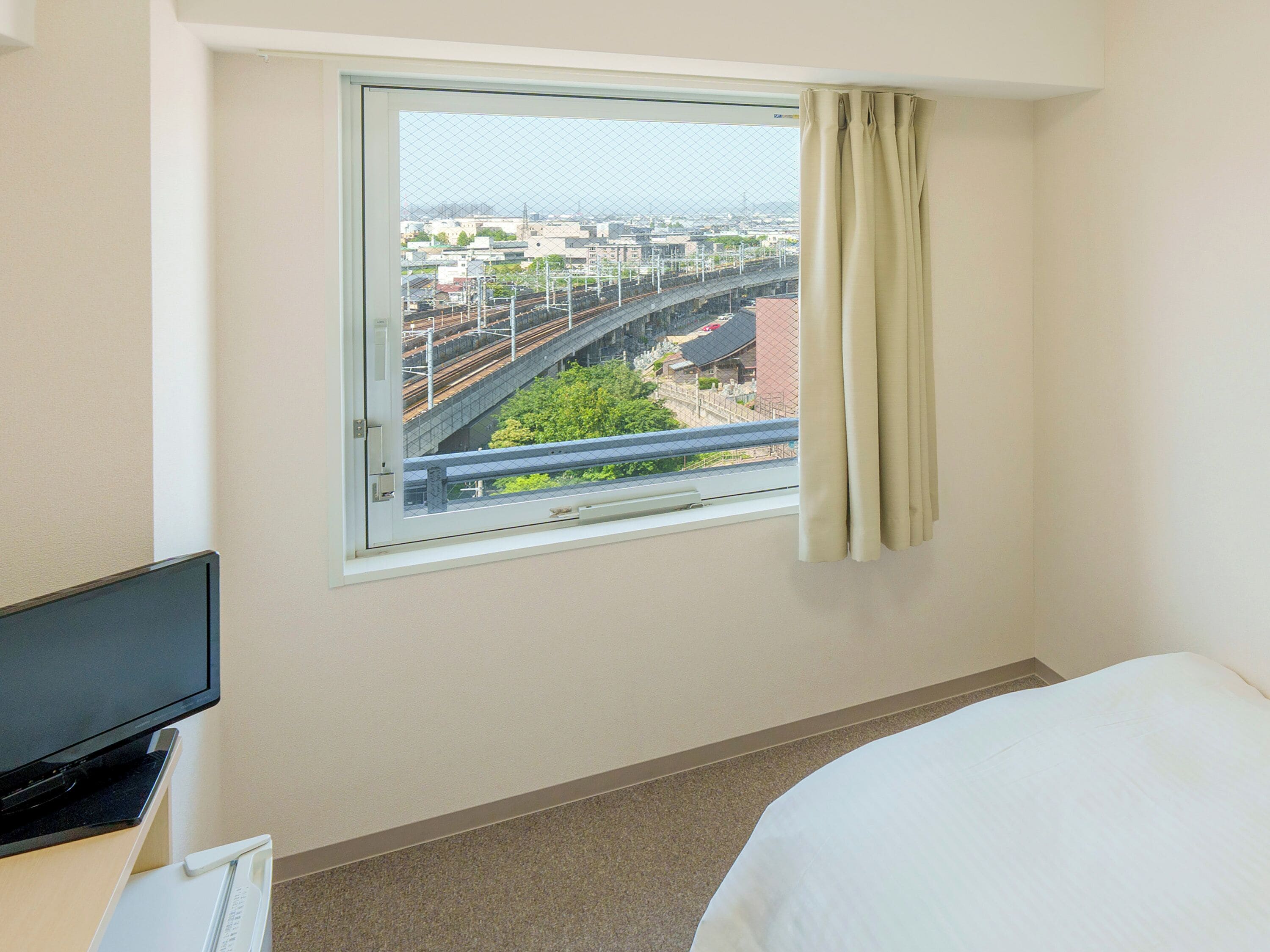 1 bedroom, down duvets, laptop workspace, blackout curtains