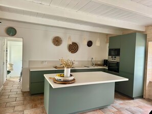 Fridge, microwave, oven, stovetop - Beautiful Longère Belliloise renovated no. 56152000031 (Le Palais)