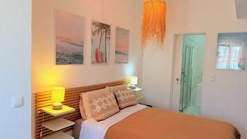 1 Schlafzimmer, Schreibtisch, Bügeleisen/Bügelbrett, Reisekinderbett