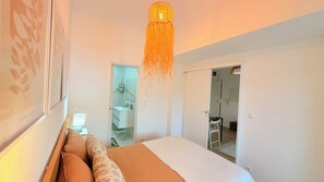 1 bedroom, desk, iron/ironing board, travel cot - Cozy apartment in CASCAIS HISTORIC CENTER! Walking distance to the beach (Cascais)