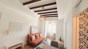Smart TV, offices - Cozy apartment in CASCAIS HISTORIC CENTER! Walking distance to the beach (Cascais)