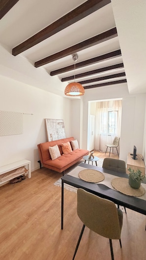 Smart TV, offices - Cozy apartment in CASCAIS HISTORIC CENTER! Walking distance to the beach (Cascais)