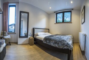 3 bedrooms, iron/ironing board, travel cot, free WiFi
