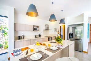 Kühlschrank, Ofen, Herdplatte, Geschirrspüler