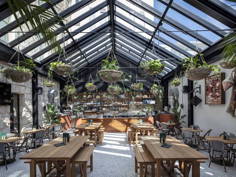 3 bars/lounges, lobby lounge