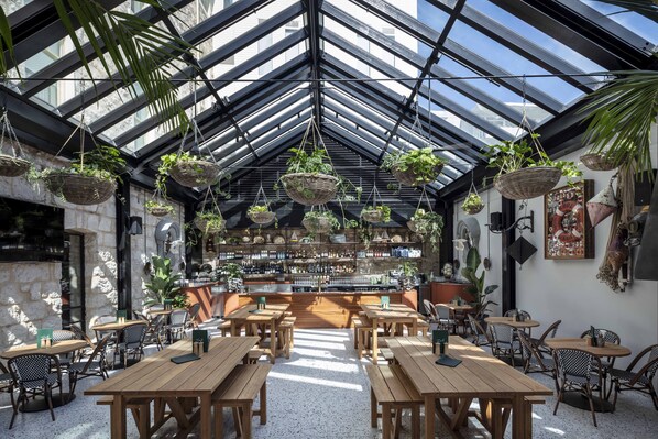 3 bars/lounges, lobby lounge - InterContinental Sorrento Mornington Peninsula by IHG (Sorrento)