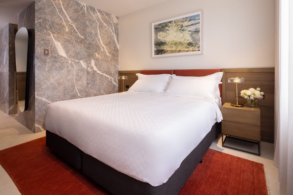 1 bedroom, hypo-allergenic bedding, minibar, in-room safe
