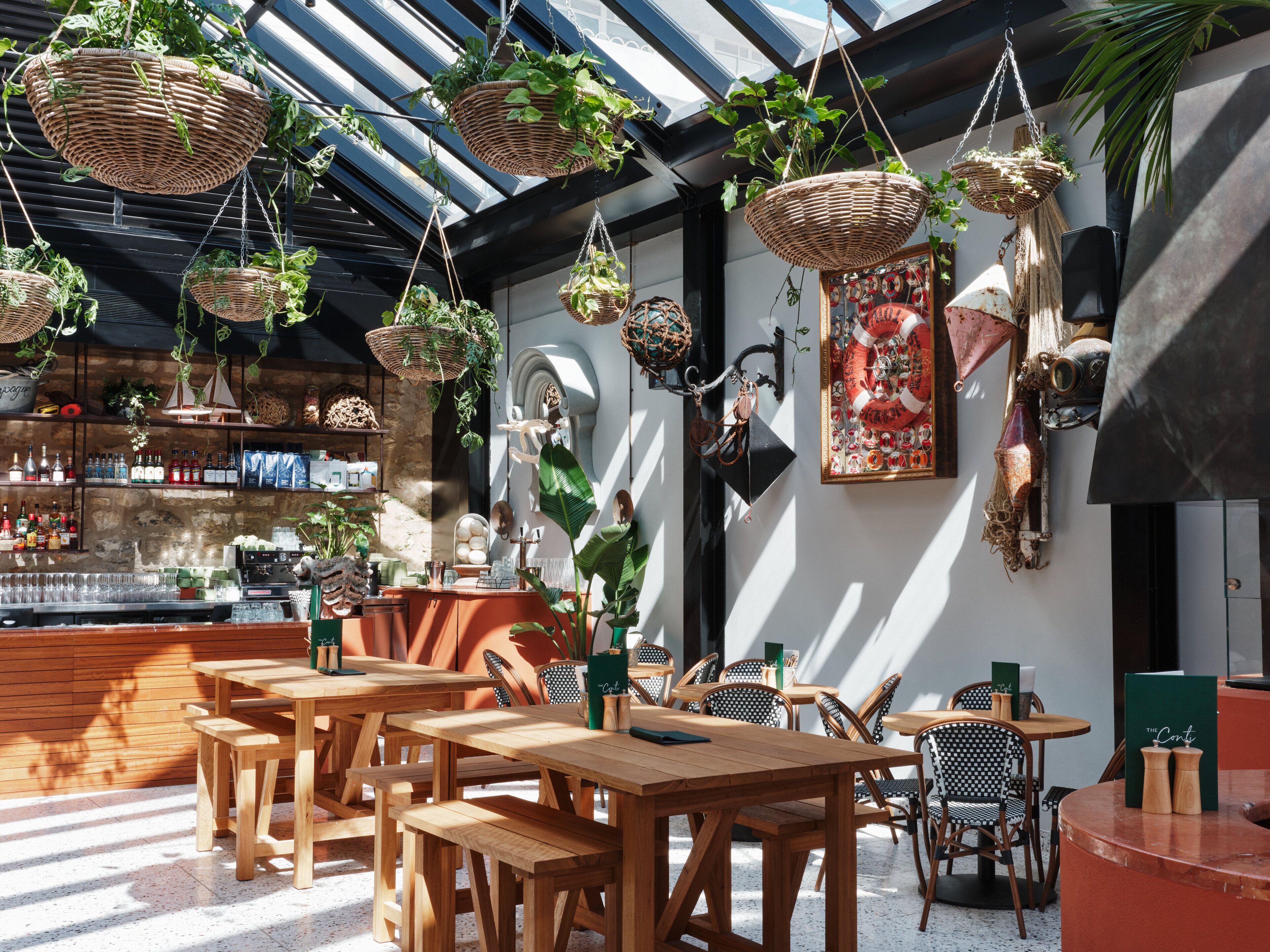 3 bars/lounges, lobby lounge