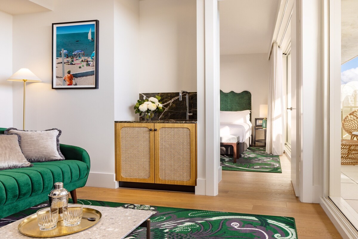 Suite, 1 Bedroom, Terrace | Hypo-allergenic bedding, in-room safe, laptop workspace