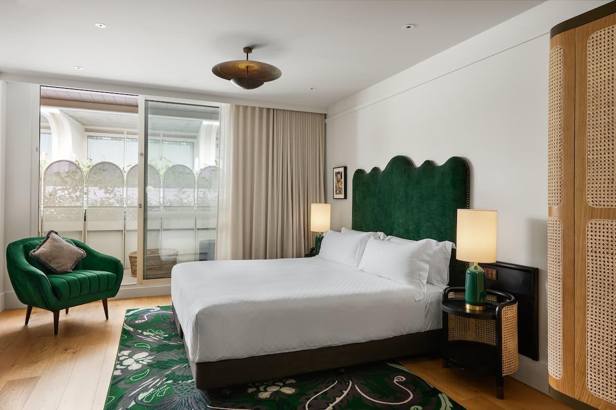 1 bedroom, hypo-allergenic bedding, minibar, in-room safe