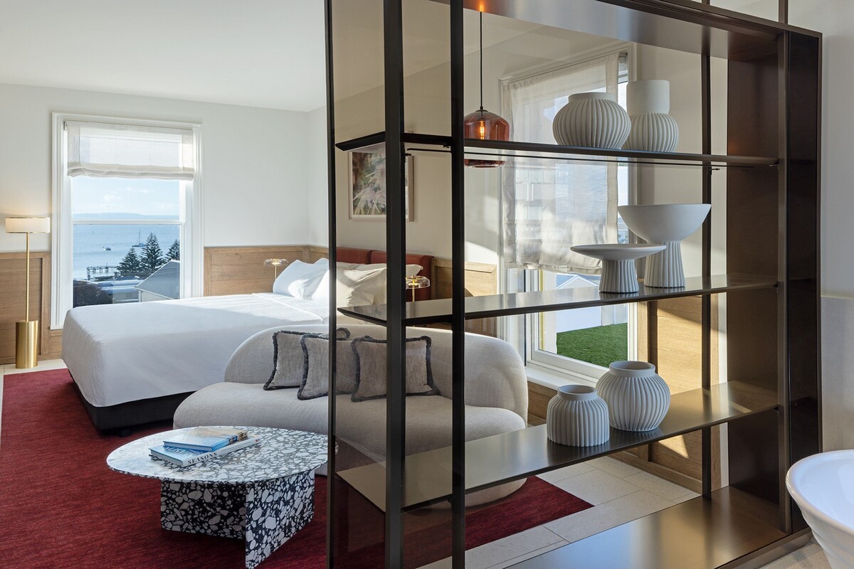 Premium Room, 1 King Bed (Heritage Wing) | Hypo-allergenic bedding, in-room safe, laptop workspace