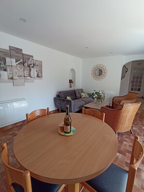 Dining - Gîte entre Terre et Mer (Poullan-sur-Mer)
