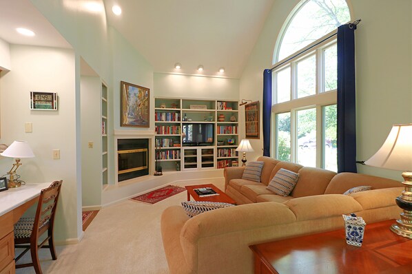 Living area - Beautiful multi-family home ideal for gathering on Chautauqua's North end! (Chautauqua)